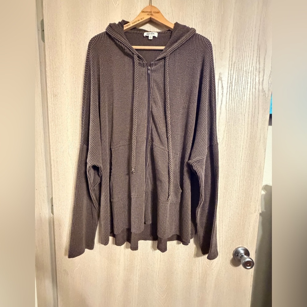 Blumin Apparel Hooded Lightweight Top